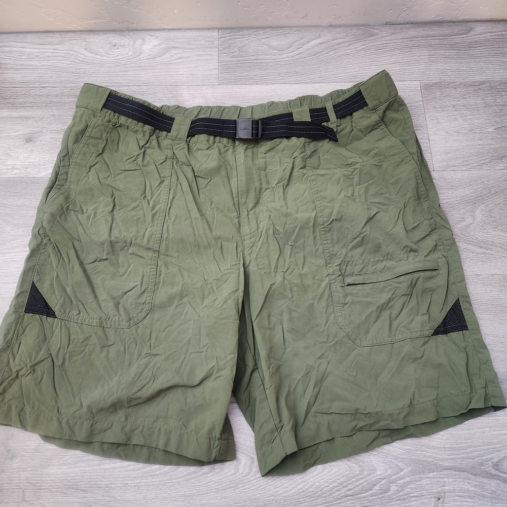 LL Bean Green Shorts Size XL Belt Mesh Line Outdoor Zipper Back Pocket Quick Dry